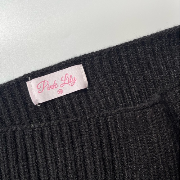 Pink lily black sweater size medium VERY SOFT - Picture 5 of 5